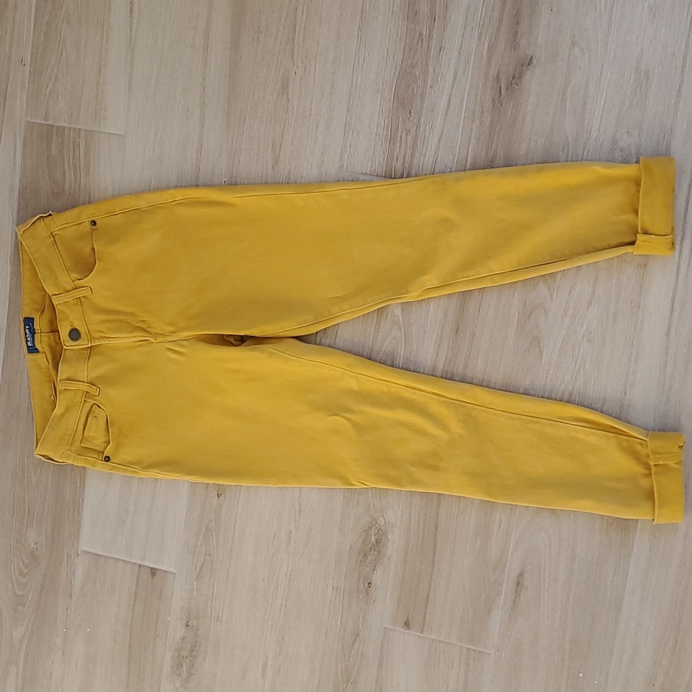 Old Navy rockstar jeans mustard color size 4